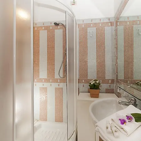 Please - Gasthuis 3*